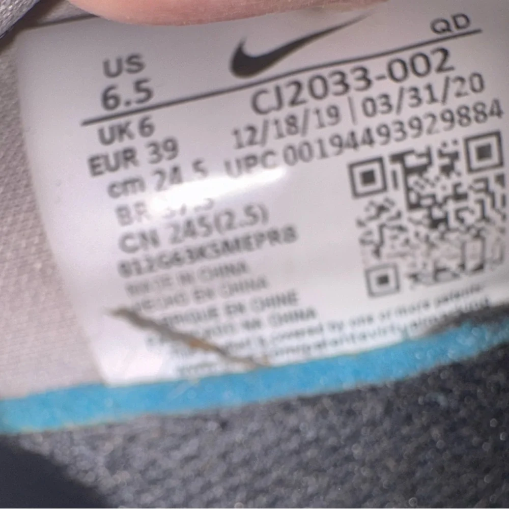 Nike Men's Light Gray Sneakers